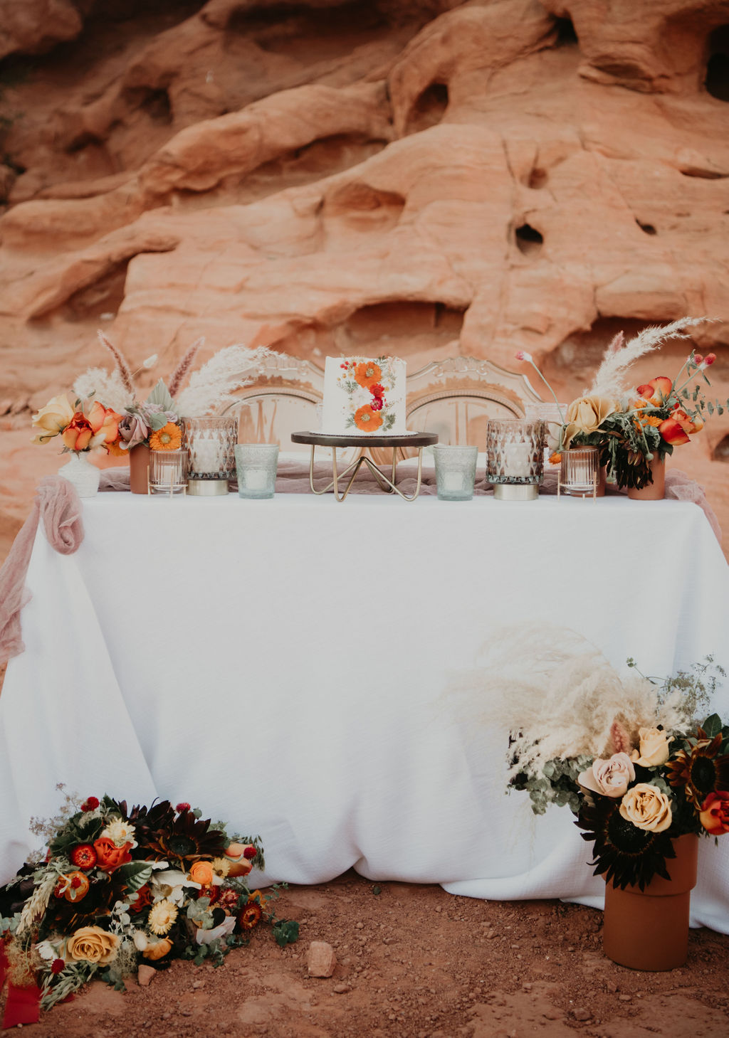 Dried flower cake at Sweetheart table in Valley of Fire 