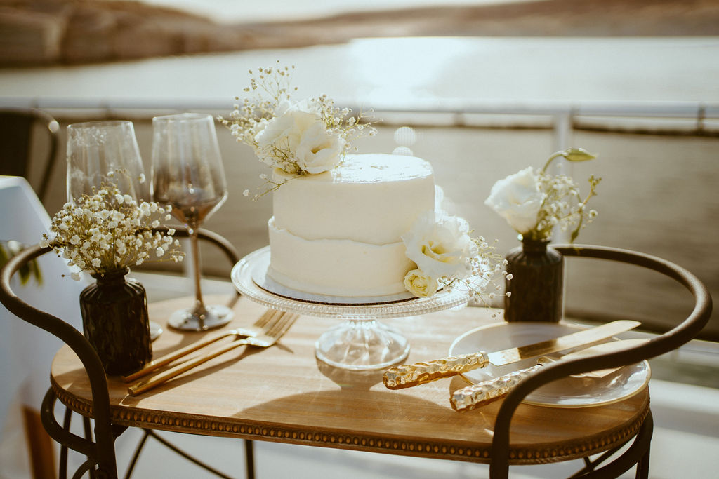 Elegant and Timeless Cake Table on Lake Powell Houseboat 