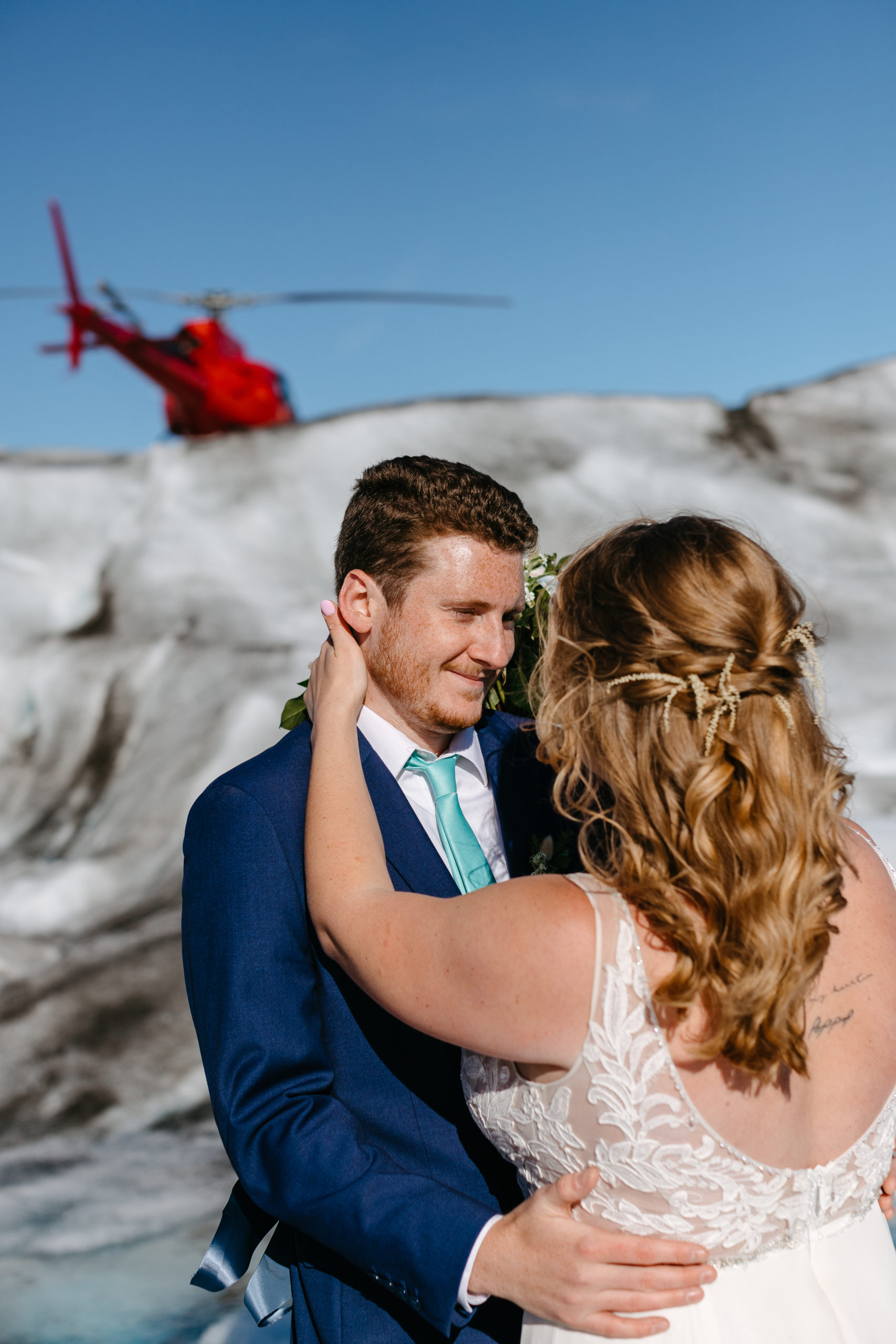 Alaskan Elopement Pictures with Helicopter 