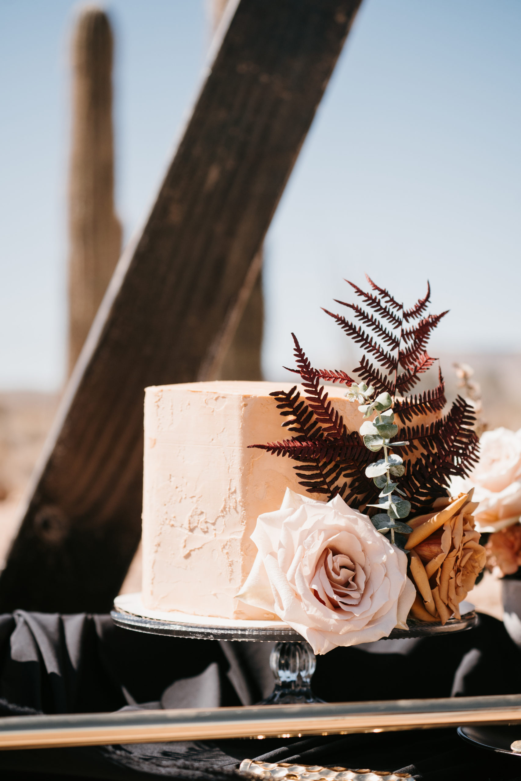 1 tier elopement cake with floral for Modern-Boho Las Vegas Elopement