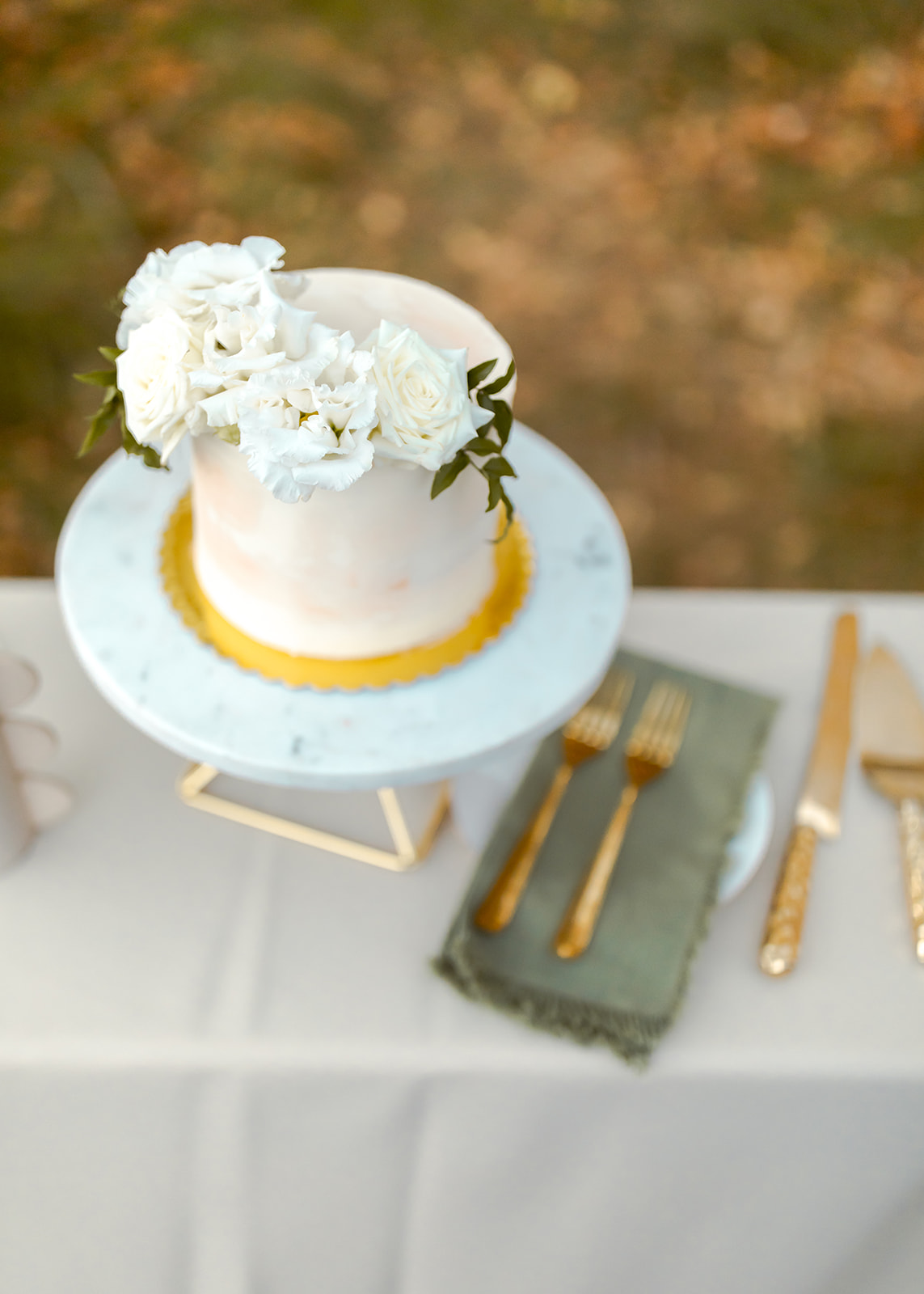 1 Tier cake on stand with roses and greenery for Calico Basin Red Springs Autumn Elopement  