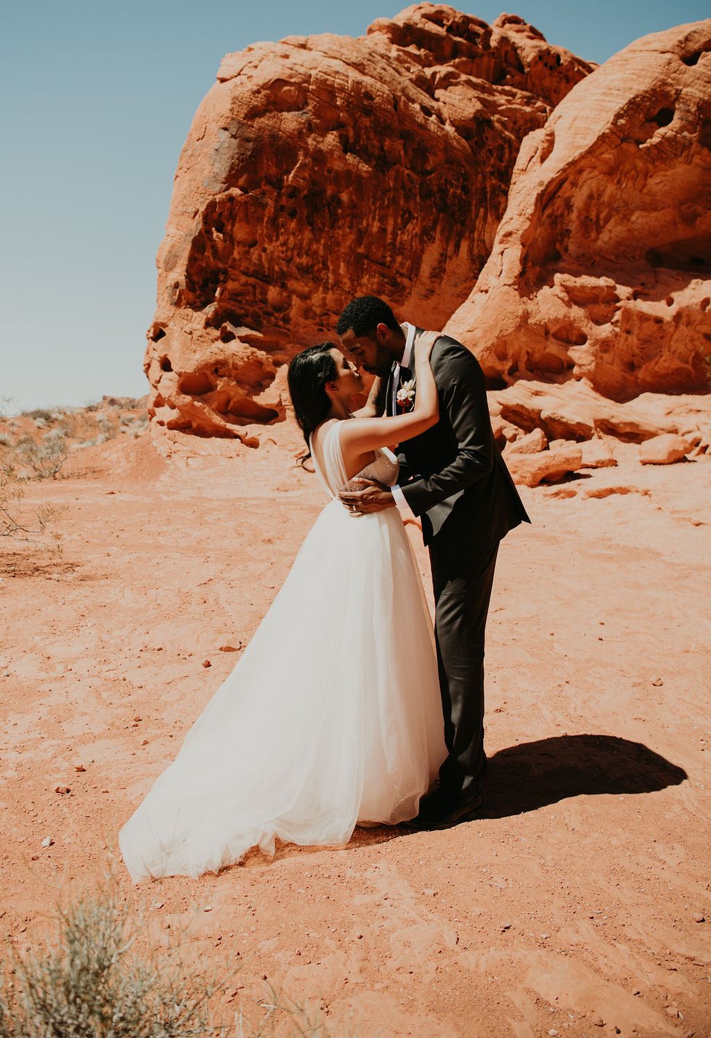 Couple doing First Dance at Valley of Fire 