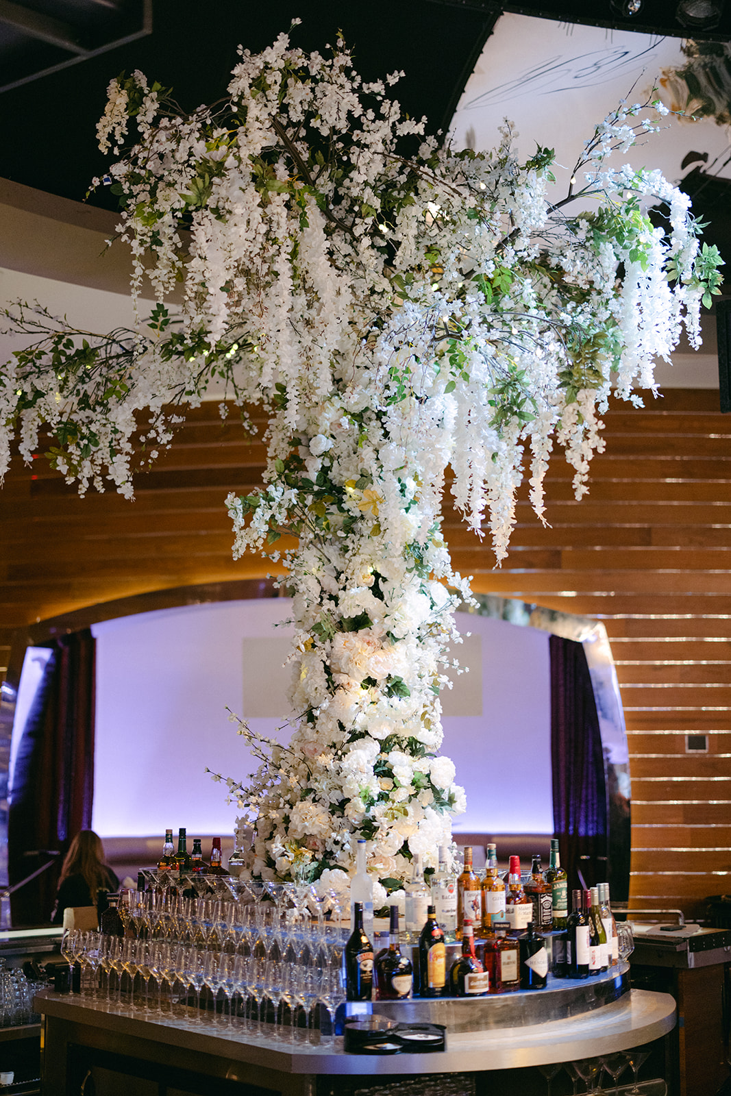Dramatic climbing florals for wedding bar decor 