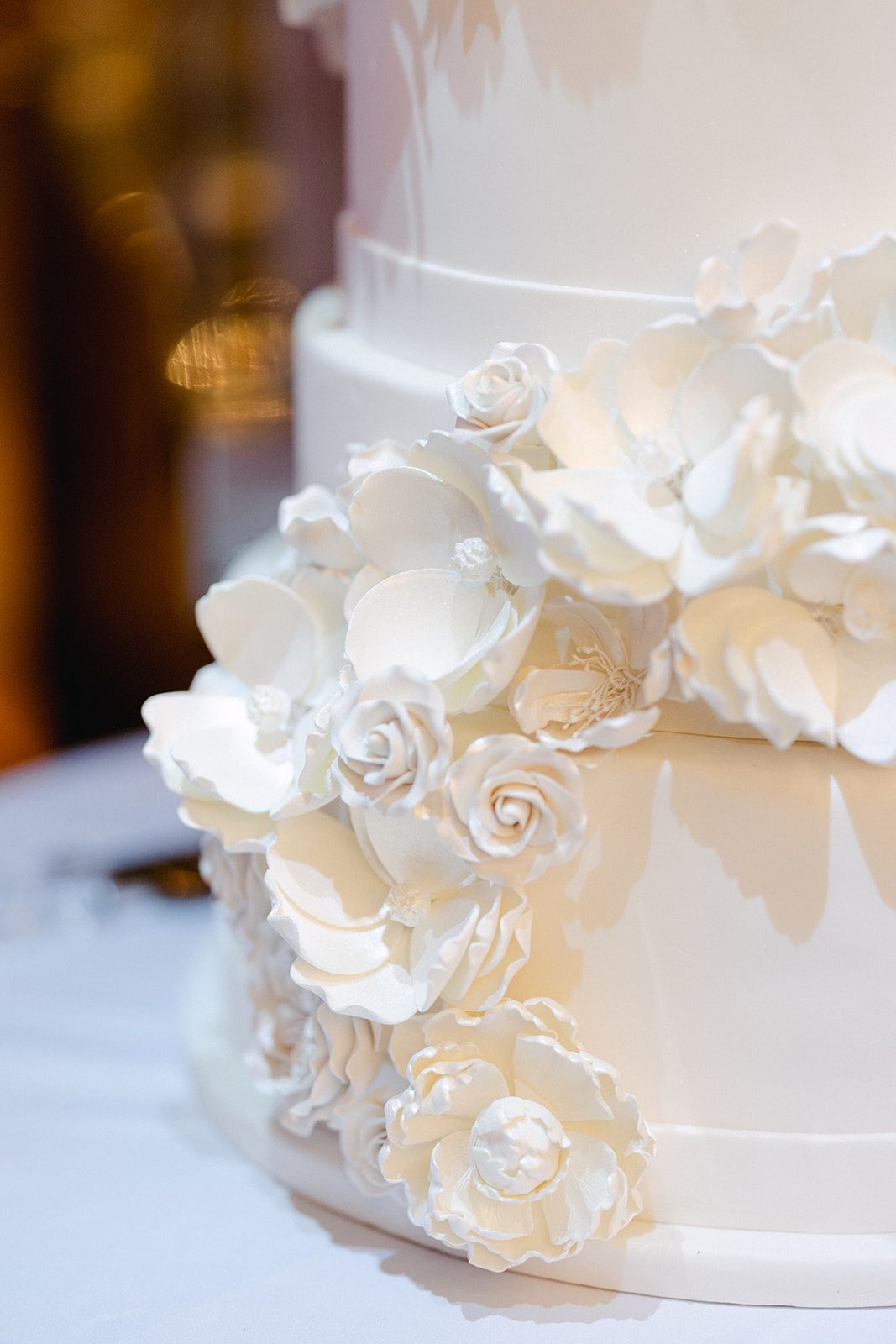 Floral details on white wedding cake 