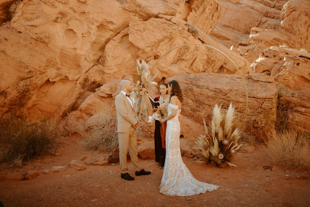 International Couples! Welcome to the desert! Couple getting eloped in Valley of Fire 