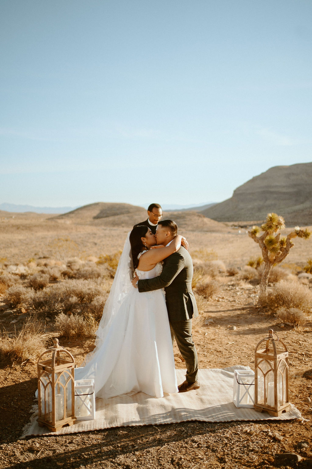 Newlyweds first kiss in Las Vegas desert elopement 