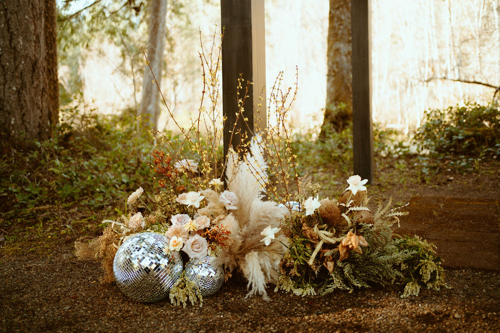 Large pampas and florals on the left side of the arch 
