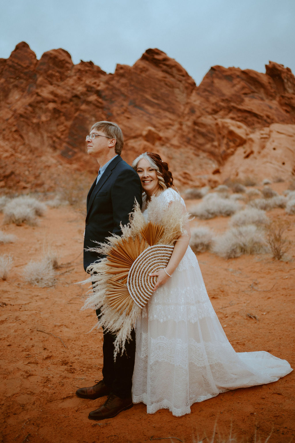 Groom with Bride holding pampas grass bouquet in Valley of Fire 