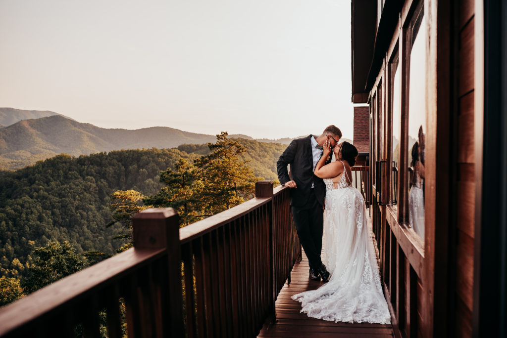 Wedding in the Smokey Mountains of Tennessee, Knoxville Wedding Venue with breathtaking views of the rolling smokey mountain hills with the perfect golden hour sunset. 
