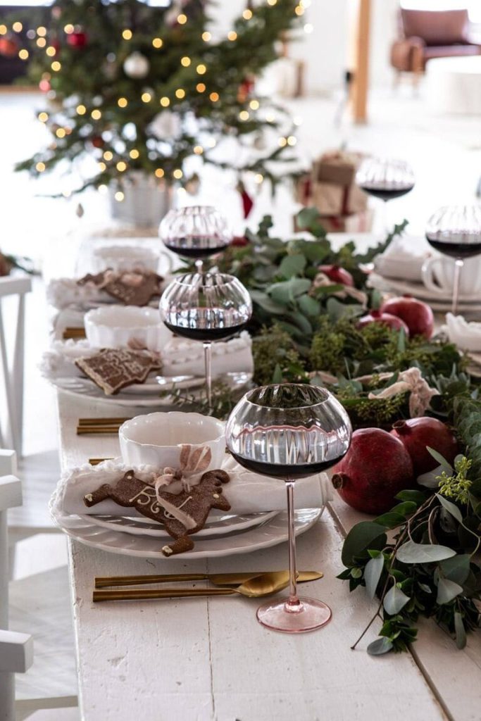 How to Style the perfect Holiday Table! Modern and cozy Christmas tablescape