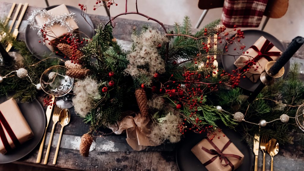 How to Style the perfect Holiday Table! Beautiful moody and rustic Christmas table setting.