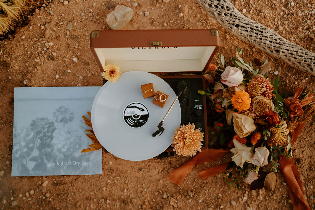 Wedding Details: Portable record player for wedding with bride's bouquet and wedding ring box 