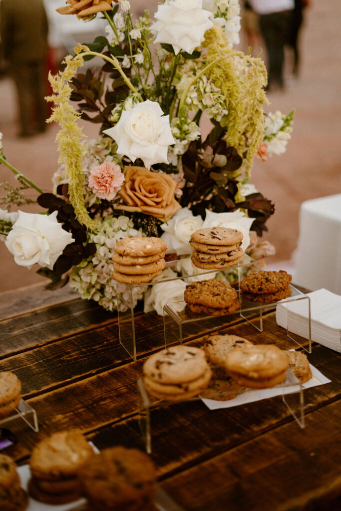 Cookie table with a small floral decoration