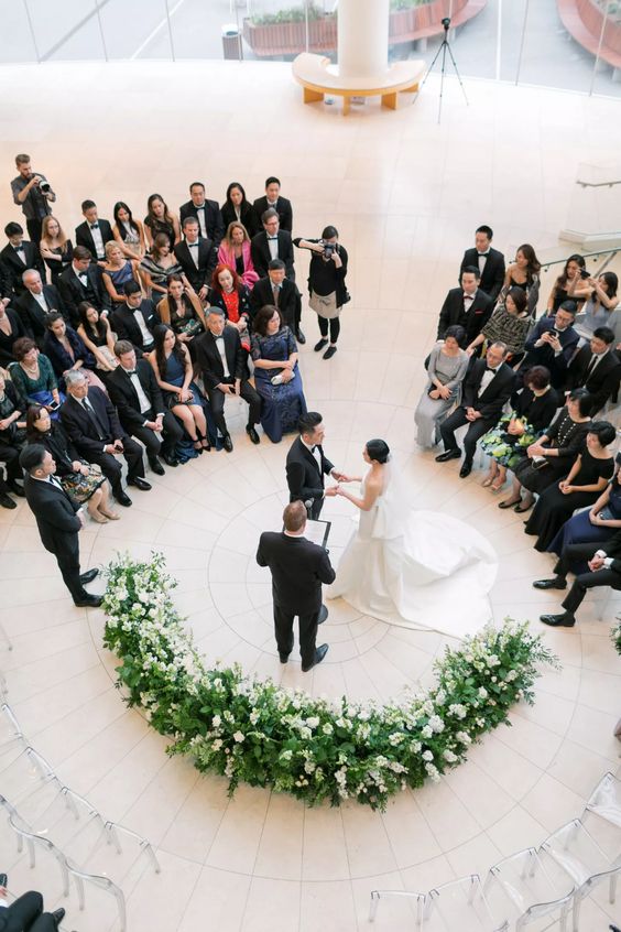 Circular aisle and wedding ceremony. With bride and groom in the center.