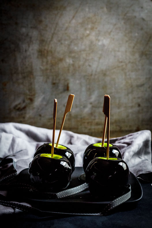 Elevate Your Halloween: Modern Decor Ideas for a Stylish Spookfest! Green apples with black caramel 