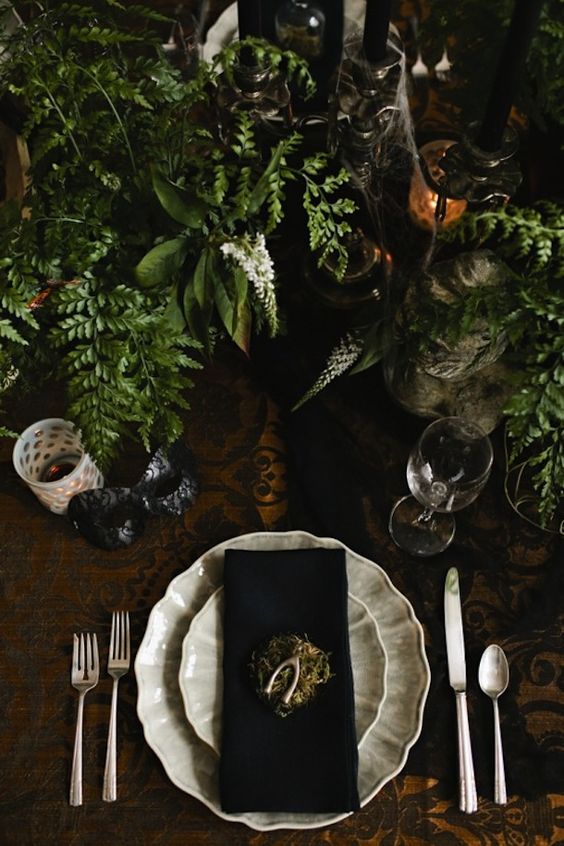 Elevate Your Halloween: Modern Decor Ideas for a Stylish Spookfest! Fern centerpiece for Halloween table 
