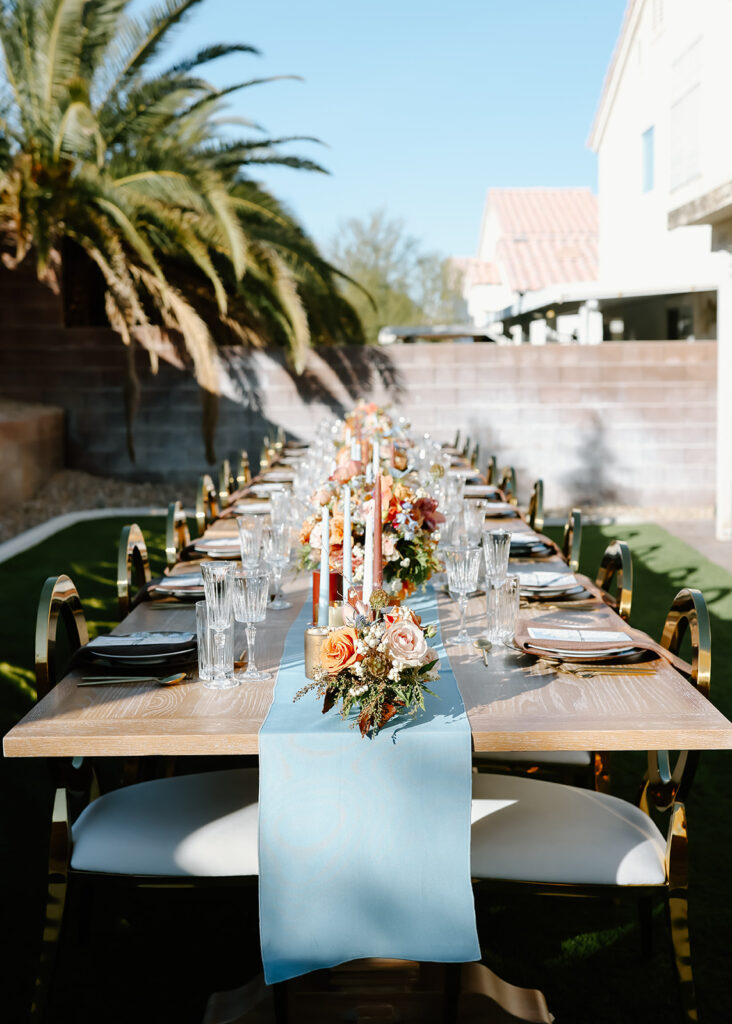 Outdoor Thanksgiving Tablescape. Setting the Perfect Thanksgiving Table: Where Tradition Meets Trend