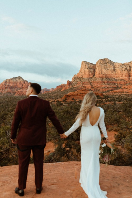 Fall in Love: 7 Best Places to Get Married in the Fall of 2024. Couple at Sedona 