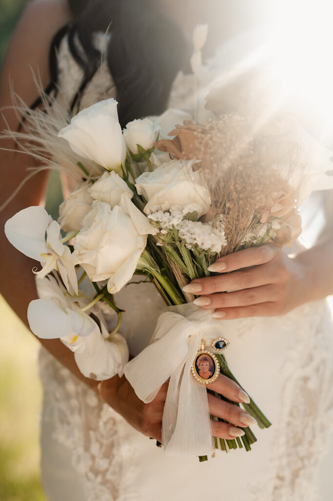 Bridal bouquet with pendant 