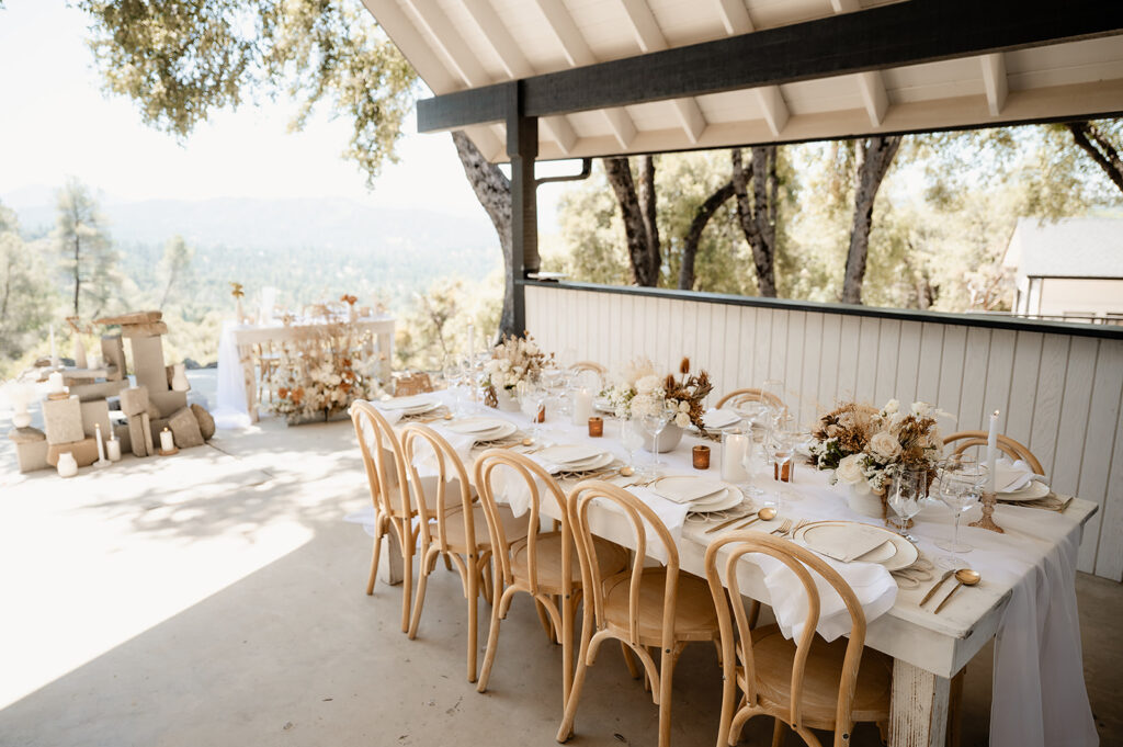 Yosemite Micro-Wedding: Why Intimate Celebrations are a Vibe. Reception Tablescape 