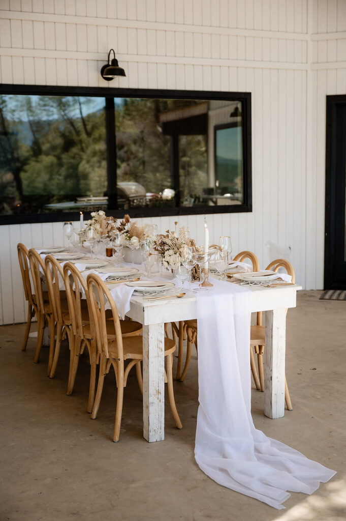Yosemite Micro-Wedding: Why Intimate Celebrations are a Vibe. Reception tablescape 