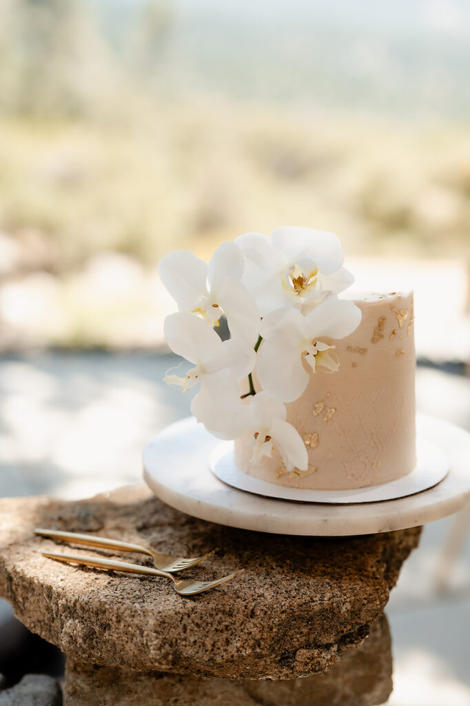 Yosemite Micro-Wedding: Why Intimate Celebrations are a Vibe. Cake with orchid 