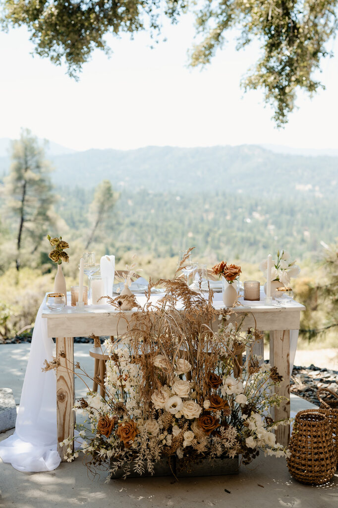 Yosemite Micro-Wedding: Why Intimate Celebrations are a Vibe. Sweetheart table k