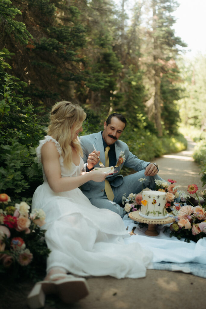 Glacier National Park Wedding, Niki Day Creative the delicious floral cake