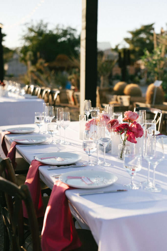What is a Micro Wedding the tablescape