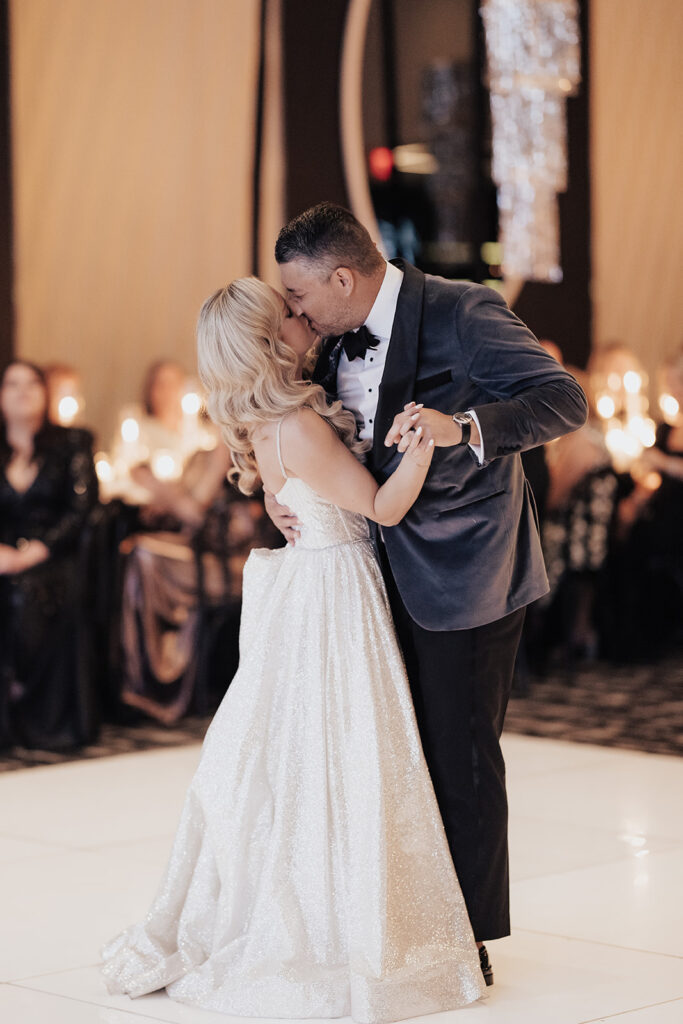 bride, groom, reception, dance, kiss, palms casino, Las vegas, Palms casino